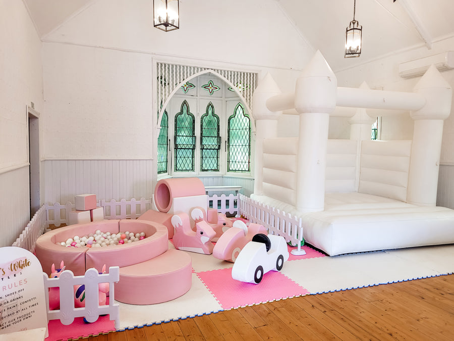 ‘Alex‘ White Bouncy Castle